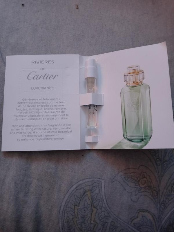 This gives a little information about the perfume and how the bottle looks like
