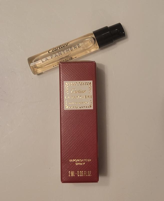 Strong velvety musk, and gardenia scent