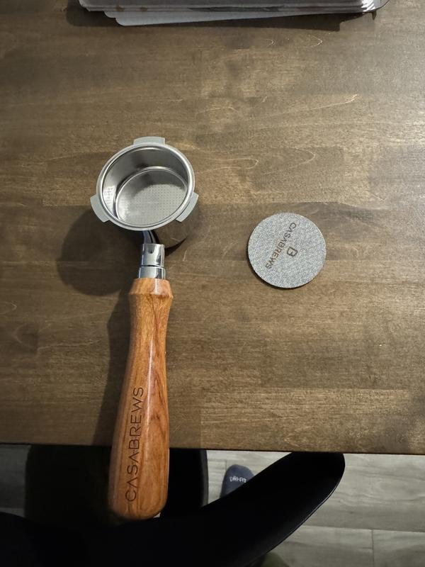 The Casabrews CM5418 is a small but mighty espresso machine for the casual coffe