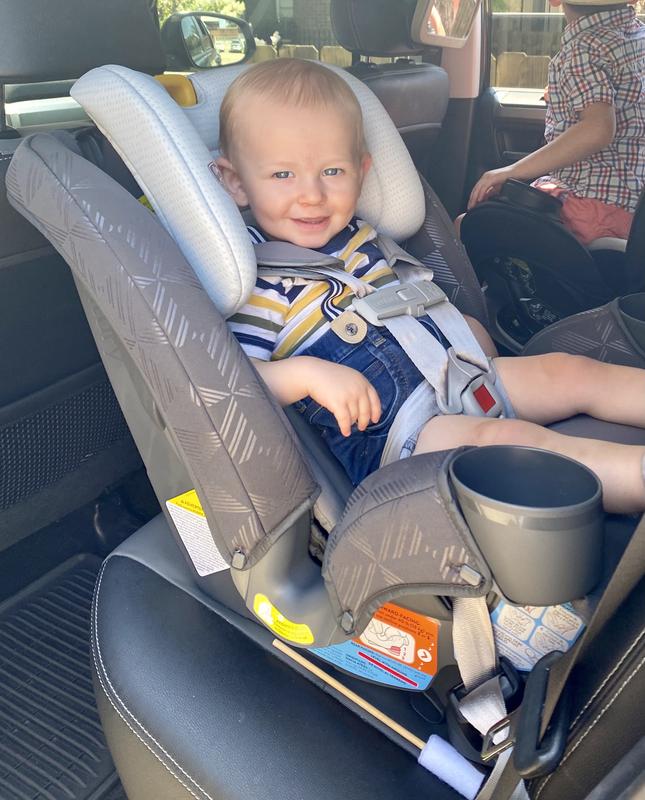 Can a 1 year old sit in a outlet booster seat