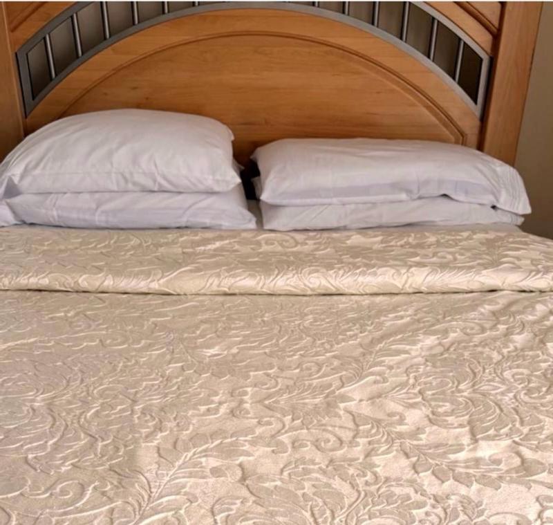 Customer carousel item 6.