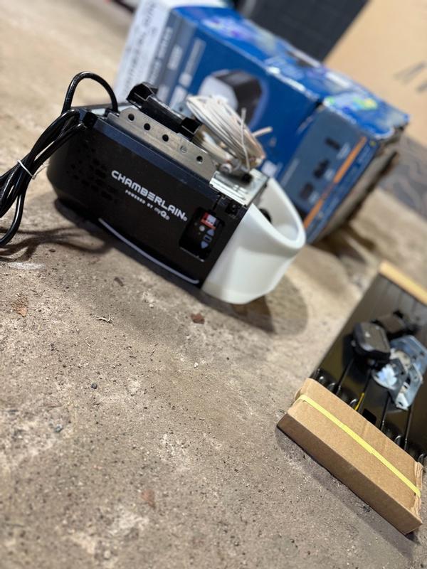 C3000 | 1/2 HP Chain Drive Opener with Battery Backup and myQ