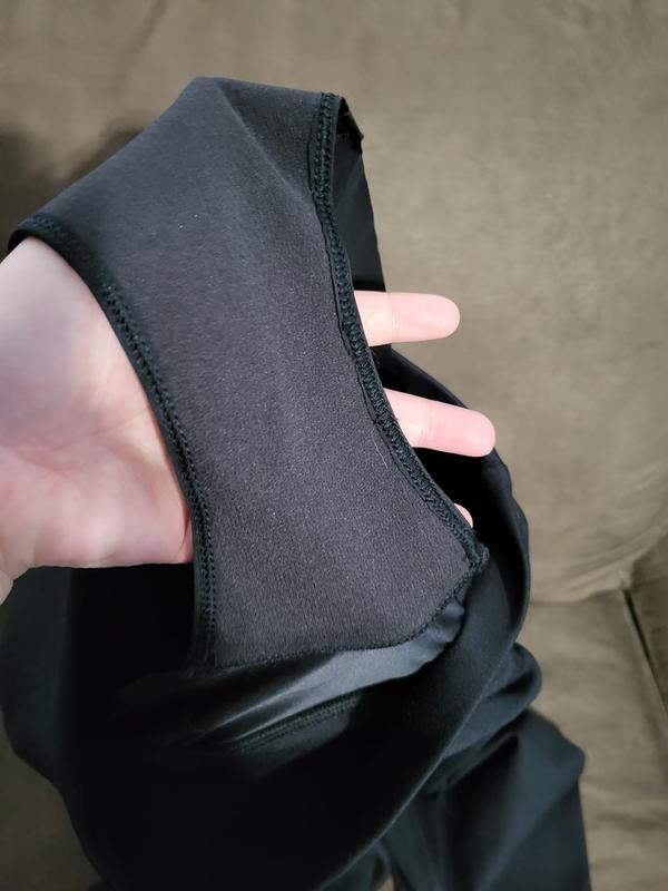 Built in period underwear in the legging which makes it easy to wear when you are on your period and exercising.