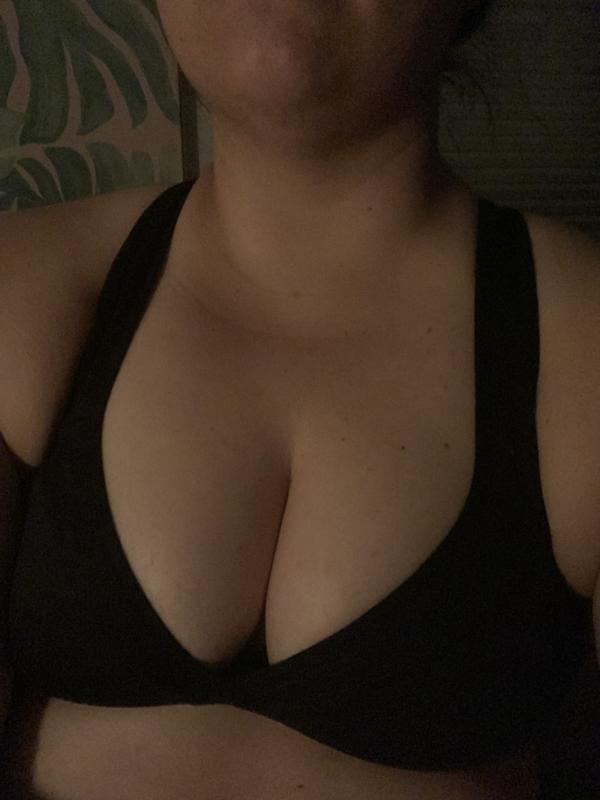 Best sports bra for leisure and lounging. Actual sports? Status unknown.