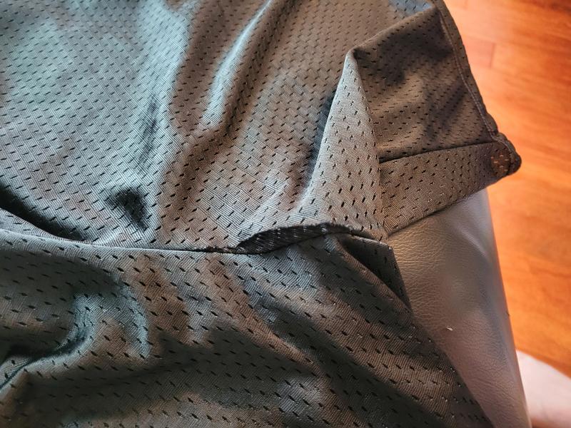 Seams splitting after wearing these a couple times.