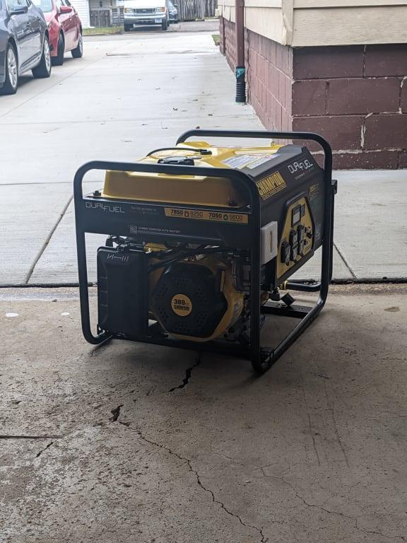hakkacandyland　0808 Champion Power Equipment 4500/3250-Watt Dual Fuel Inverter