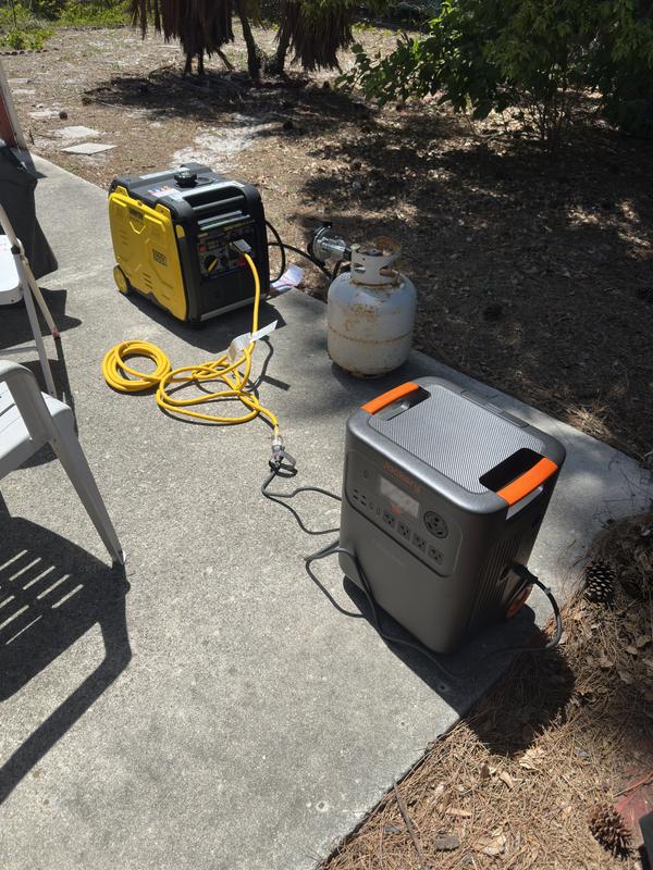 Charging solar generator for hurricane test run