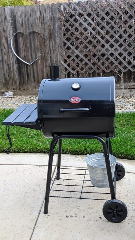 Char-Griller Wrangler 23-in Black Barrel Charcoal Grill in the Charcoal  Grills department at 