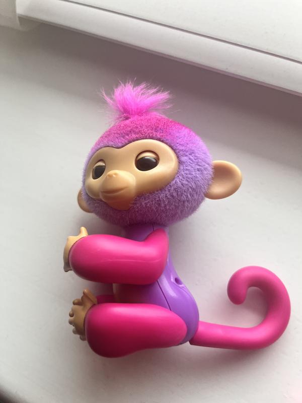 Fingerlings Interactive Baby Monkey Charli, 70+ Sounds & Reactions