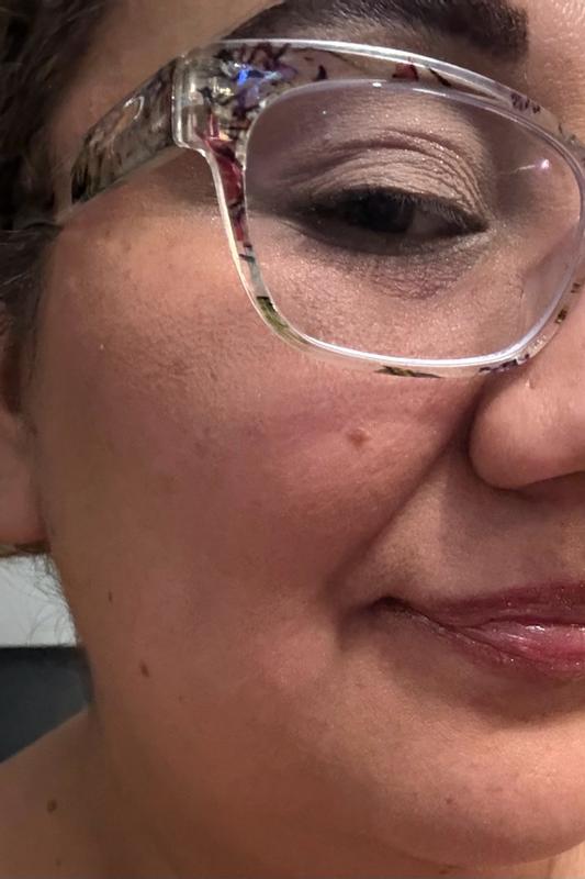 Customer photo for "Smooths and controls shine without making my skin look cakey."