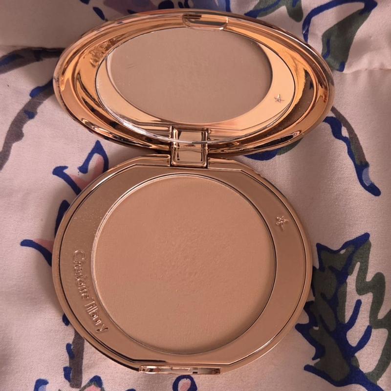 Customer photo for "Great Pressed Powder"