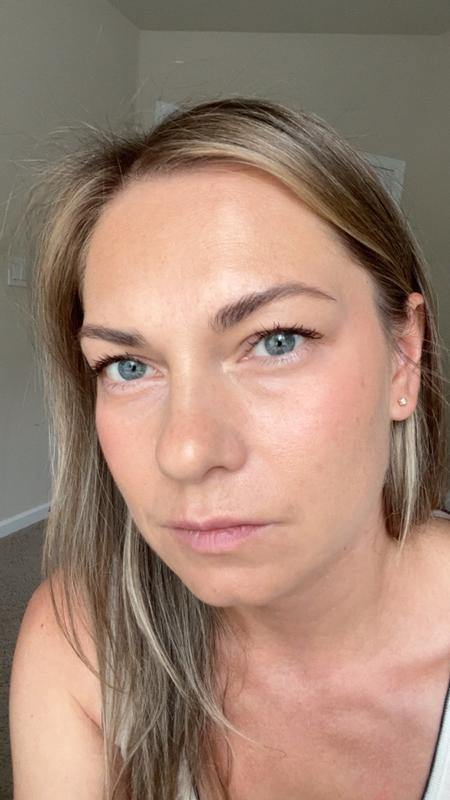 Customer photo for "The best blurring powder on the market"