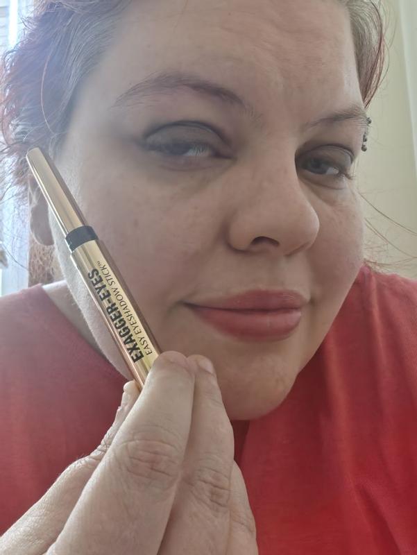 Customer photo for "Great Eyeshadow stick"