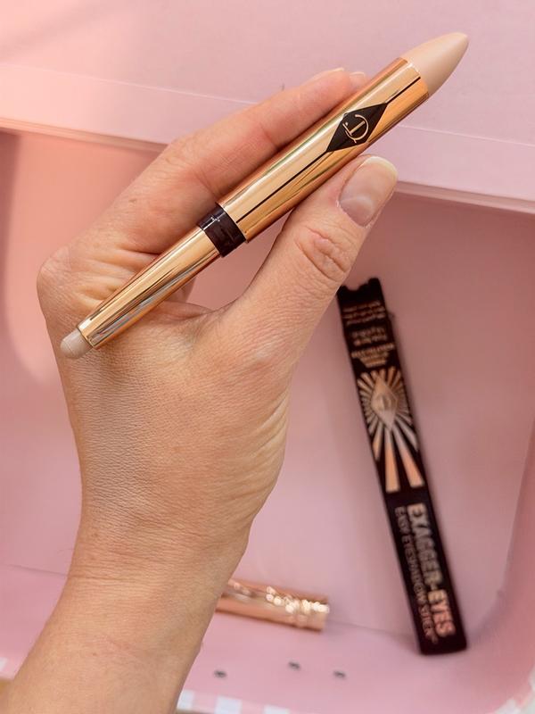 Customer photo for "Easy and beautifulfor everyday makeup"