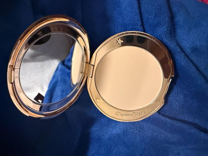 Customer photo for "Airbrush perfection in a compact"