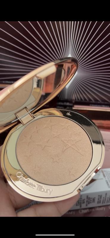 Stunning highlighter In Champagne Glow