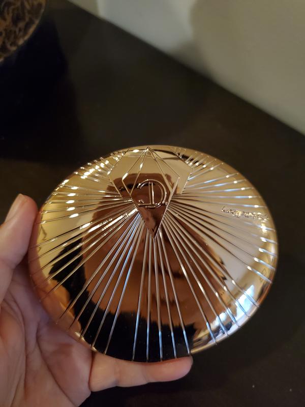 Customer photo for "Excellent  bronzer"