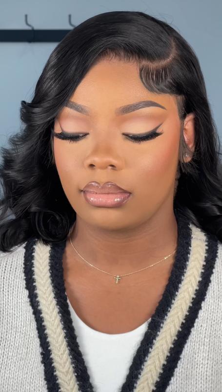 The lip liner is Charlotte Tilbury Pillow Talk ‘Intense’.