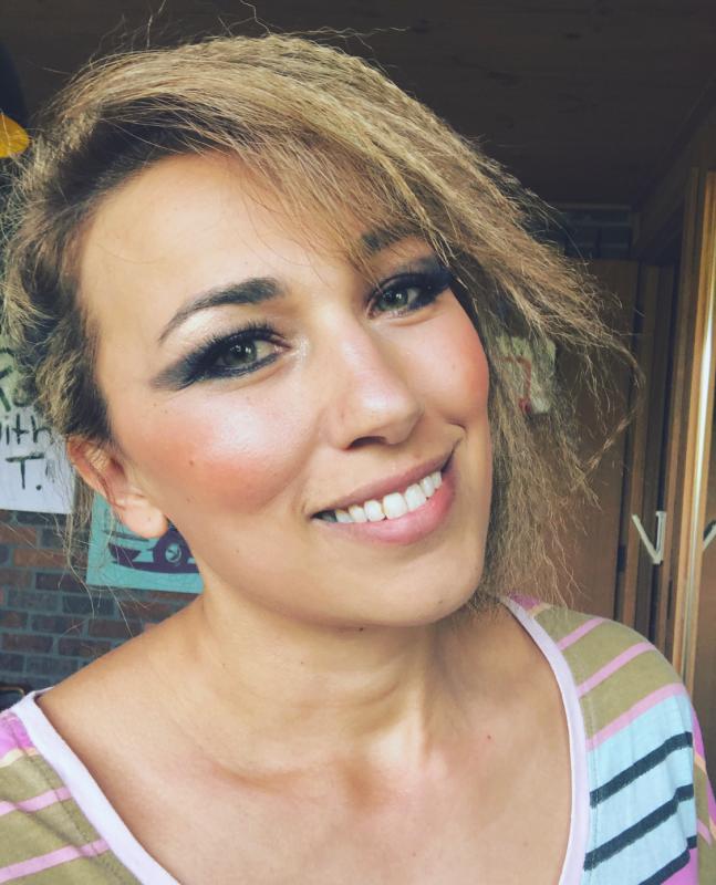 Customer photo for "Stand out with this gorgeous eye palette!"