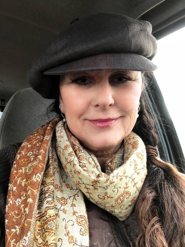 Magic Serum, Magic Cream, Invisible UV Primer, Unisex Healthy Glow, Easy Lip & Cheek wand, Airbrush, Flawless Finish... Ready to start my day!