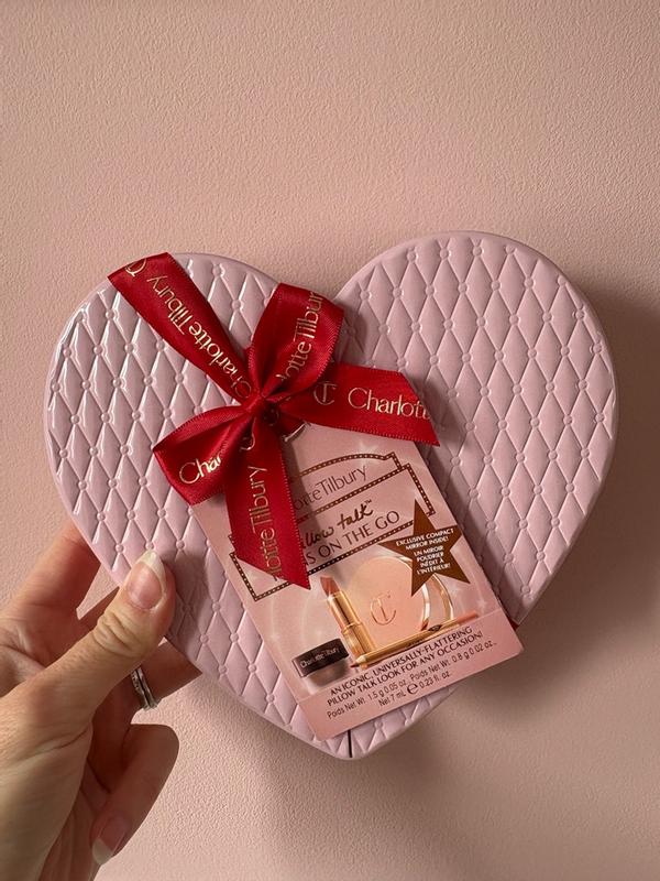 Customer photo for "Gorgeous makeup for on the go!"
