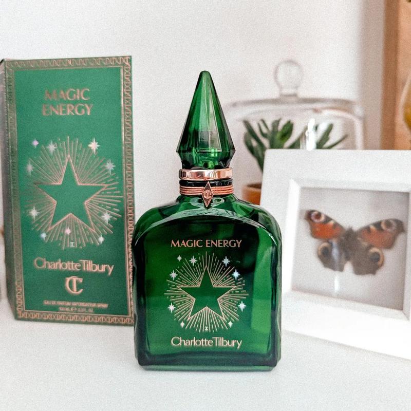 Customer photo for "Long lasting woody perfume"