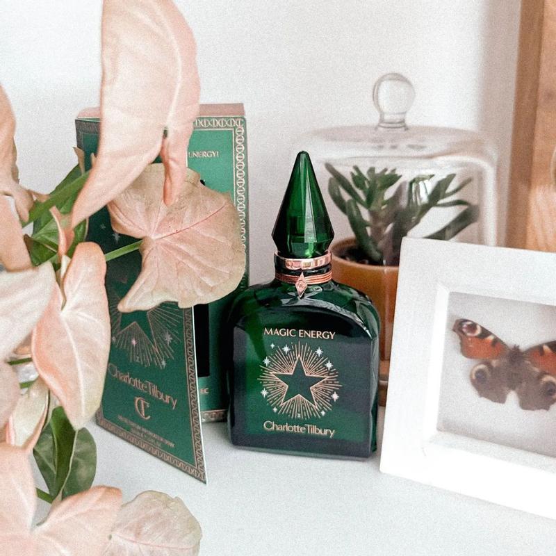 Customer photo for "Long lasting woody perfume"