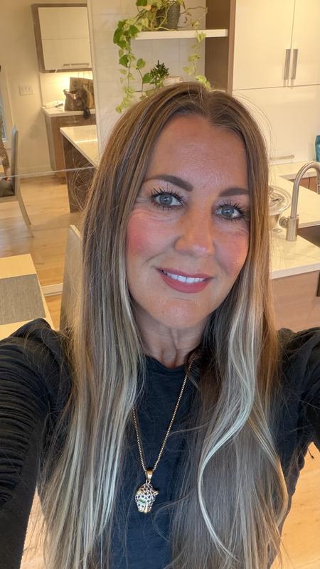 Customer photo for "green eyes more green"