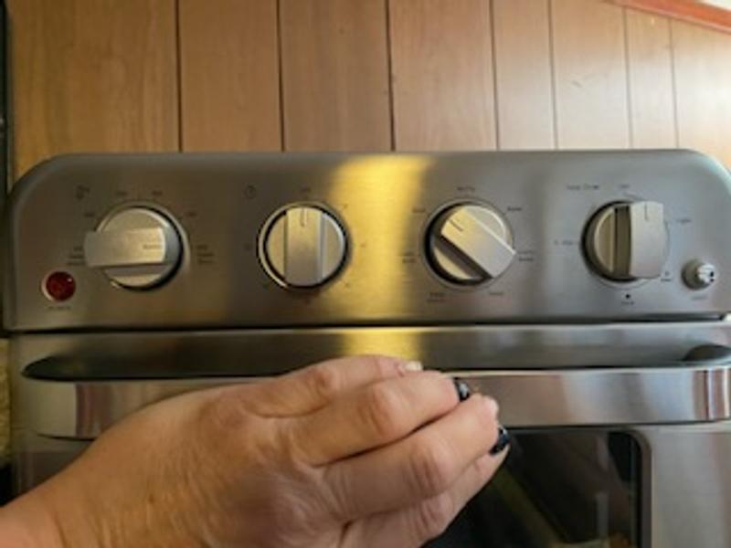 4 easy to use dials and cool touch handle