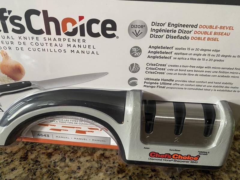 Chef's Choice Diamond Manual Knife Sharpener - Serrated Blades -  KnifeCenter - 4300000 - Discontinued