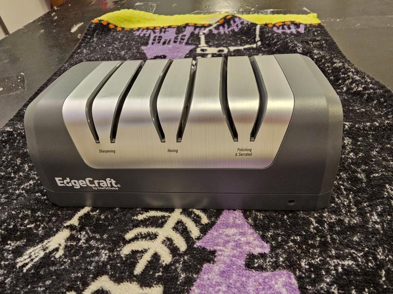 Chef'sChoice Edgecraft Model E1520 Angleselect Professional Electric Knife  Sharpener, 3-stage 15 or 20-degree Trizor, In Gray (she152gy11) in the  Sharpeners department at