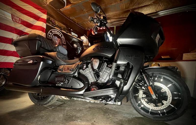 2024 Indian Pursuit Dark Horse