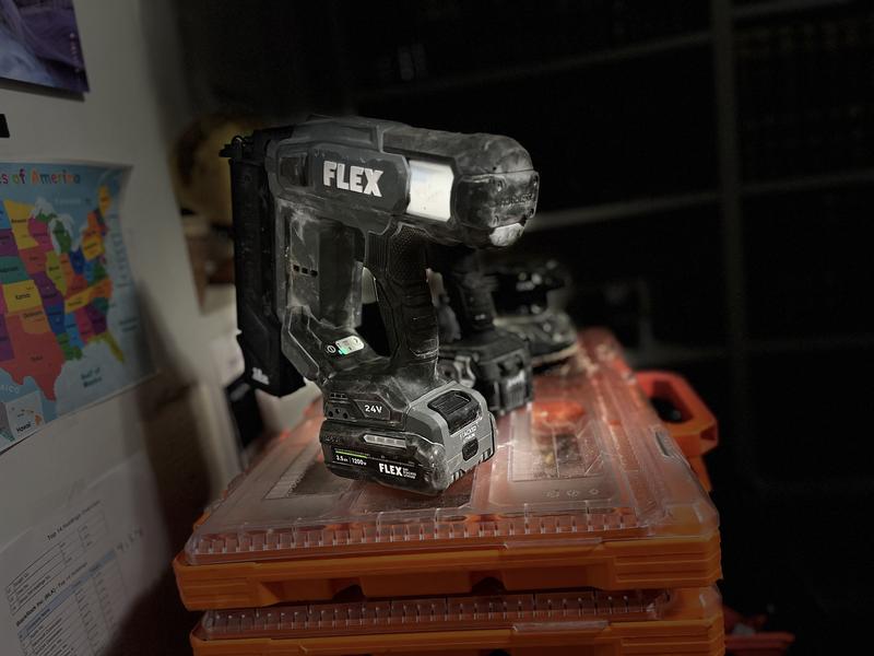 FLEX 2-1/8-in 18-Gauge Cordless Straight Brad Nailer