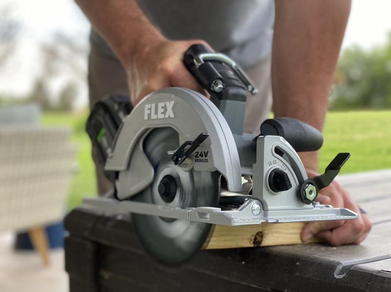 FLEX 24 volt 7 1 4 in Brushless Cordless Circular Saw Kit 1