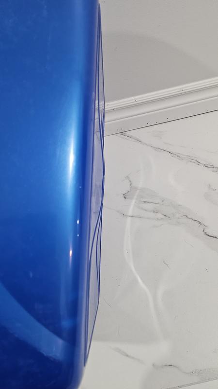 The bottom doesn't sit flat even with litter in it and pops up or moves and scared my cat from using it.