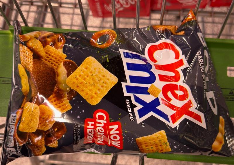 Chex Mix Bold Party Blend Savory Snack Mix, Family Size, 13.5 oz