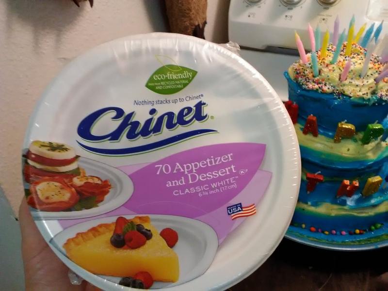 Chinet® Classic Dessert Paper Plates - White, 70 ct / 6.75 in