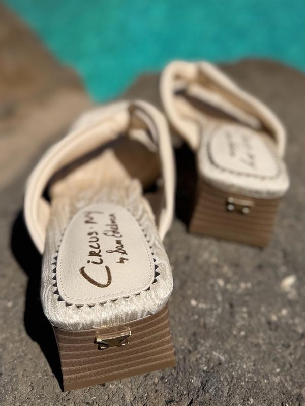 Customer photo for "Simple and versatile"