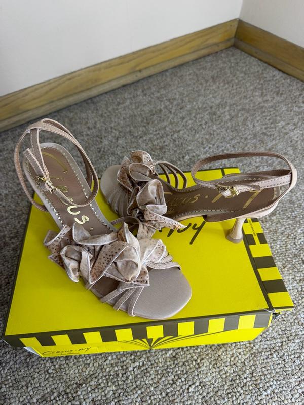 Review Thumbnail Image 3 385075532