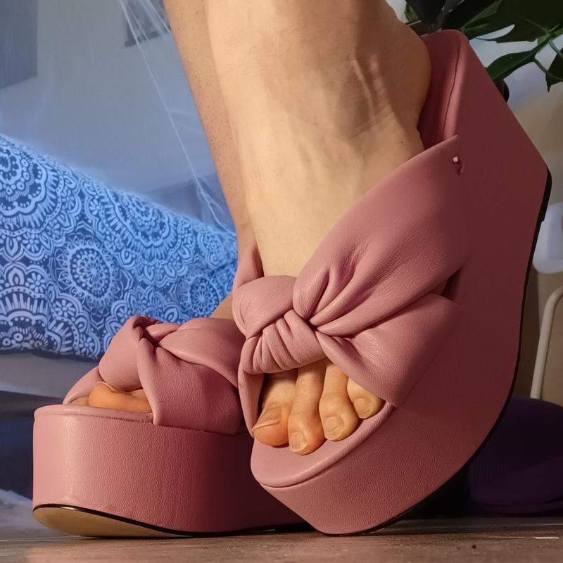 They're pinker in person, not the light-fuschia color in the photos.