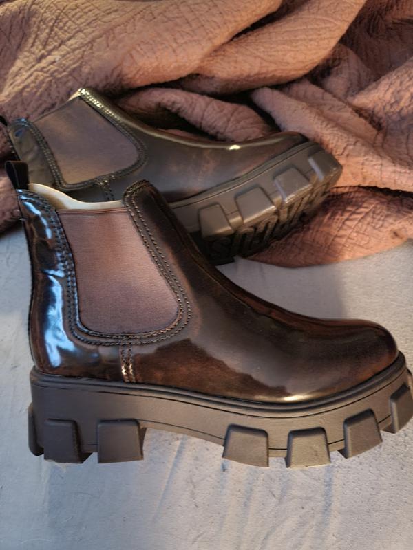 Stretch sides for easy fit