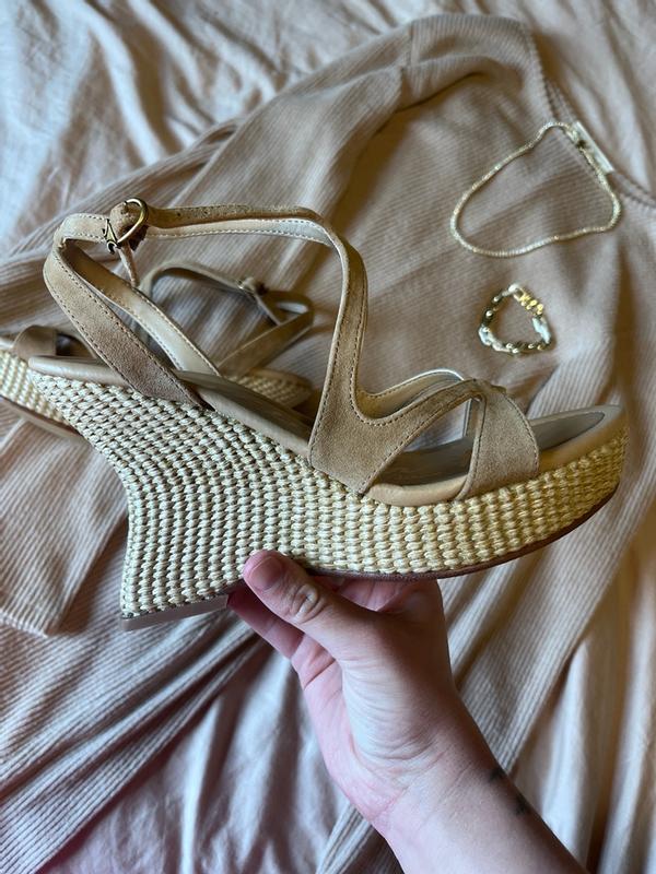 Review Thumbnail Image 0 384981761