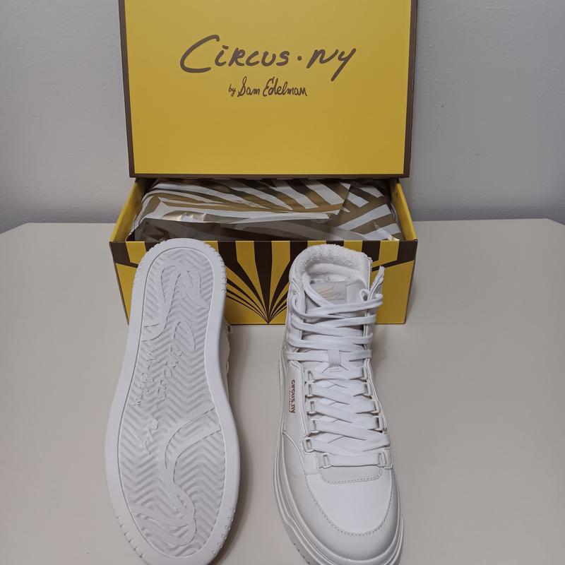 Customer photo for "Love this style!"