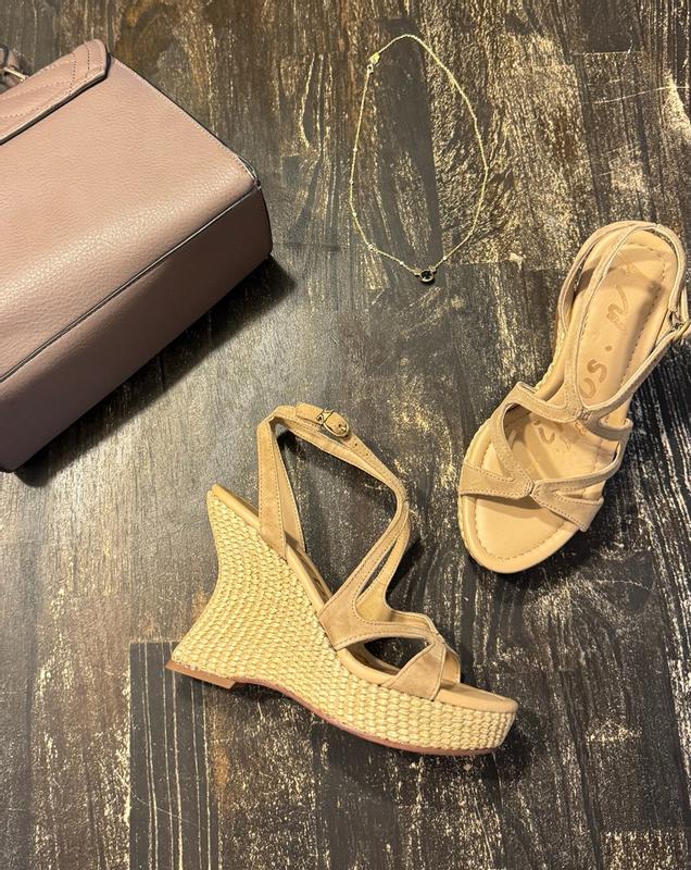 Review Thumbnail Image 1 385242621