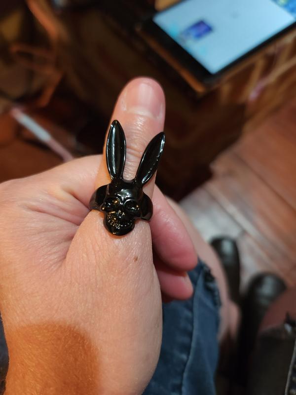 Bunny deals skull ring