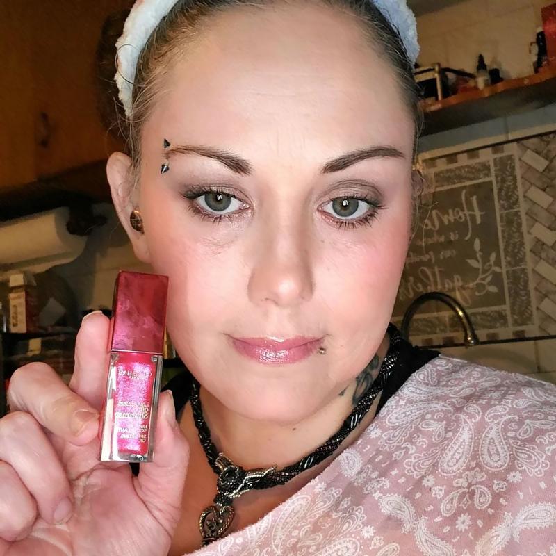 Customer photo for "Nice lip oil and pretty color"