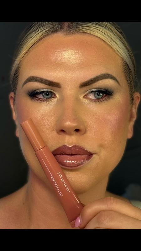 Lip perfector in shade 16