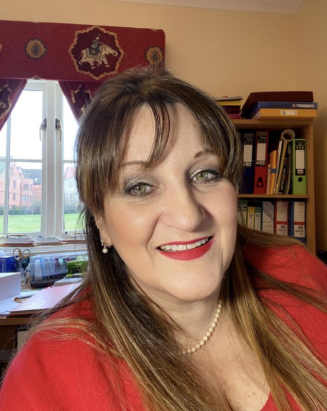 Jolie Rouge Velvet shade 742V