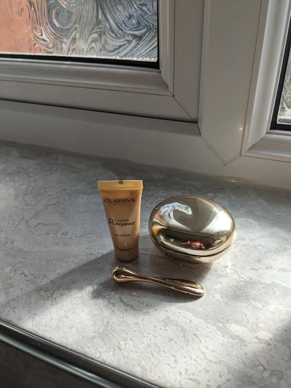Precious eye cream with free sample of precious face cream.