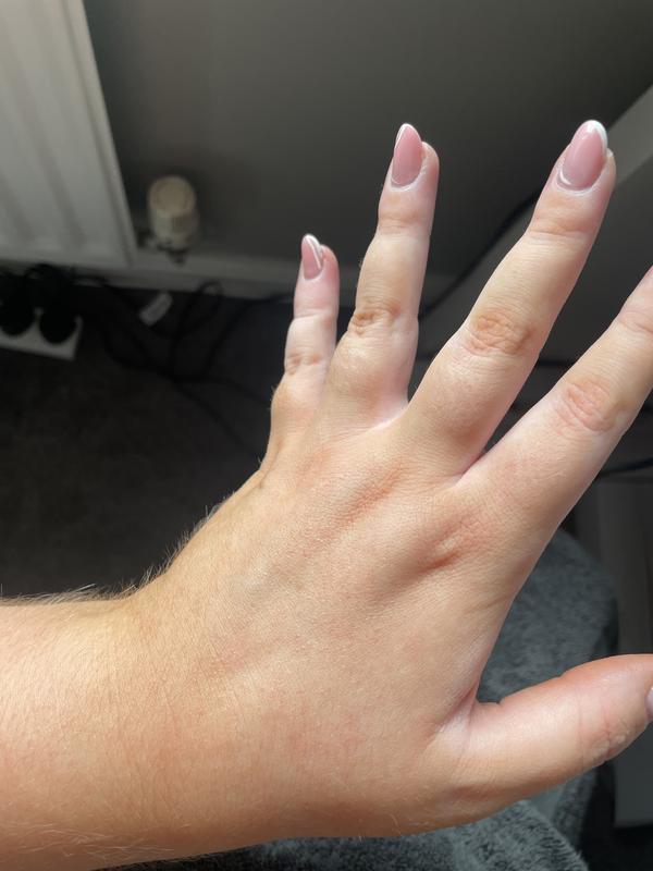 See the visible, orange tan line left on my fingers